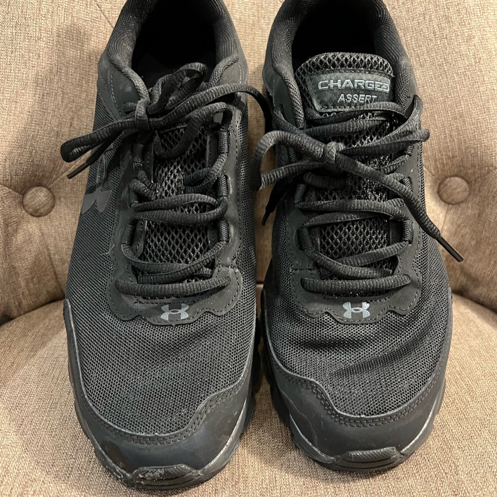 Under Armour black sneakers. Great condition. Men’s Size 11